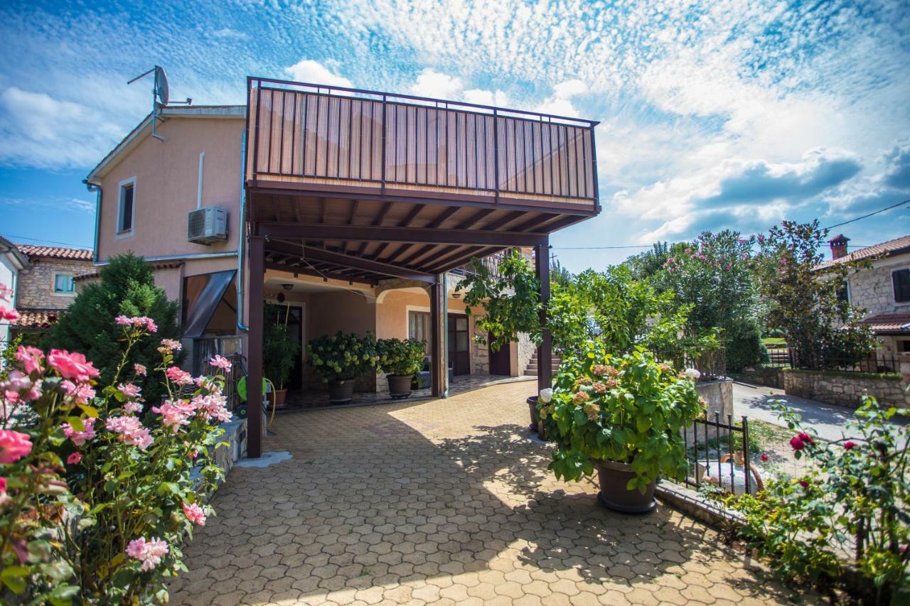 Villa Michelle Karojba Zewnętrze zdjęcie